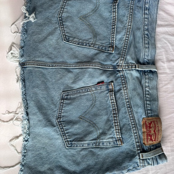 Women's Levi’s mini skirt distressed - Picture 2 of 4
